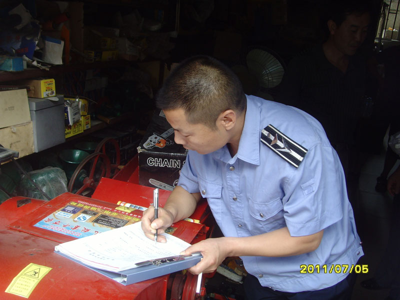 湖北房县:多部门联合开展农机产品质量大检查 湖北房县:多部门联合开展农机产品质量大检查