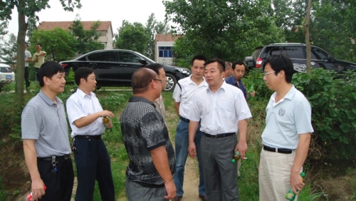 省农机局副局长皮少成等领导到武穴市检查购机 省农机局副局长皮少成等领导到武穴市检查购机