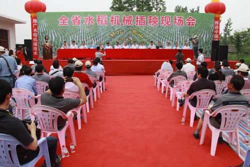 全省农机三个百万大行动享誉荆楚 全省农机三个百万大行动享誉荆楚