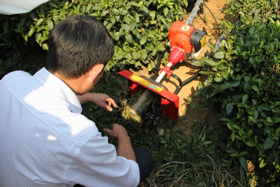 全国西南片区茶园机械化管理设备示范现场会召