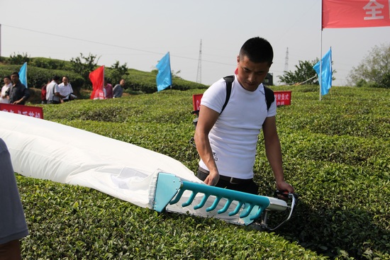 全国西南片区茶园机械化管理设备示范现场会召