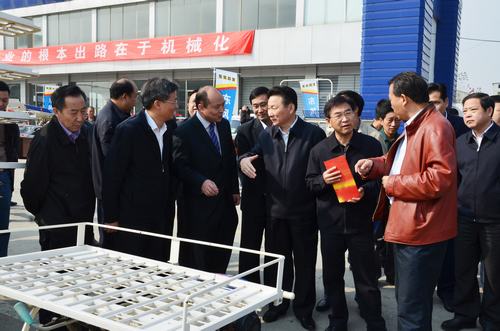 农业部副部长张桃林考察襄阳晟达农机汽车大市