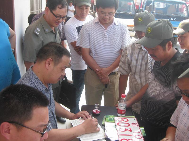 荆州市举行水稻跨区机收出征仪式 \