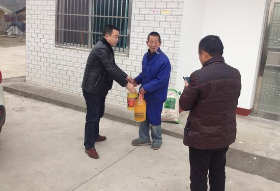 松滋：农机监理站开展“送温暖”走访慰问活动