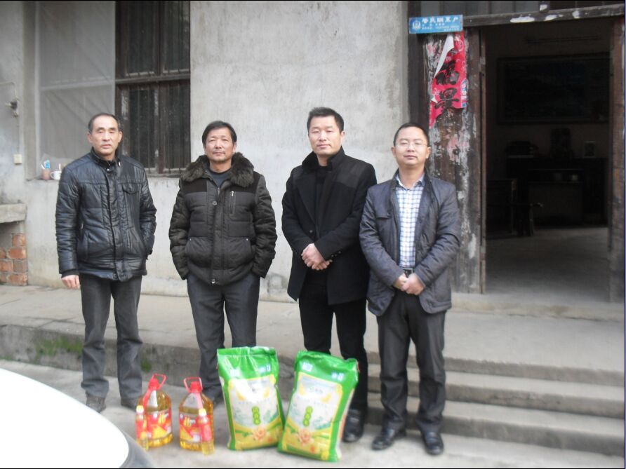 武穴市开展“送温暖”走访慰问活动