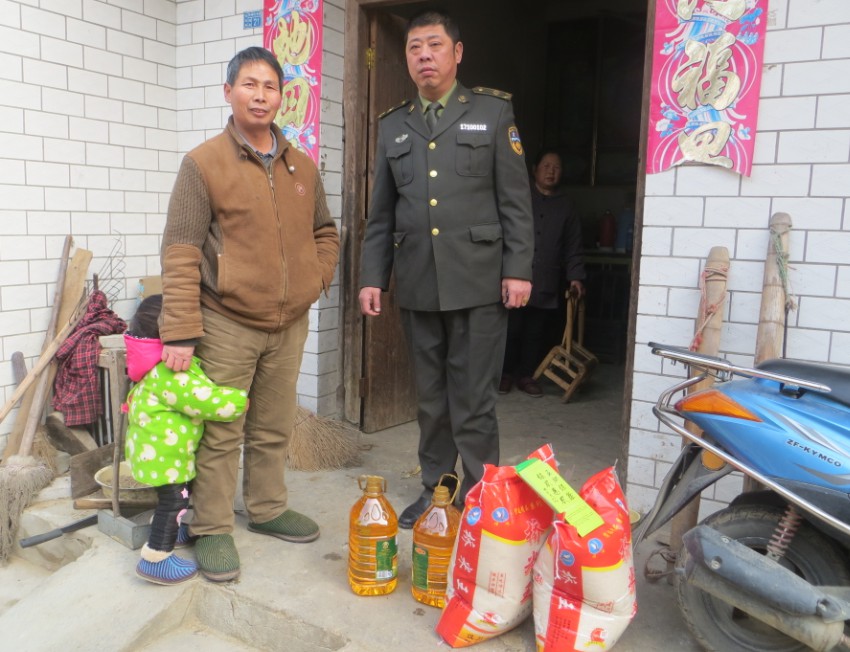 团风县开展春节期间“送温暖”走访慰问活动