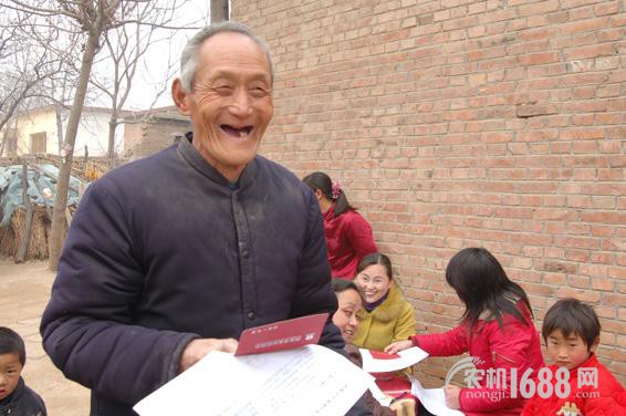 2017年农民不种地,也能领到最高每亩1300元的补贴! 2017年农民不种地,也能领到最高每亩1300元的补贴!